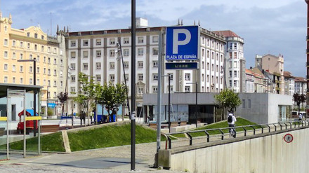 Uno de los párkings de Ferrol ubicado en la Plaza de España