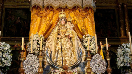 Virgen de Araceli en el altar