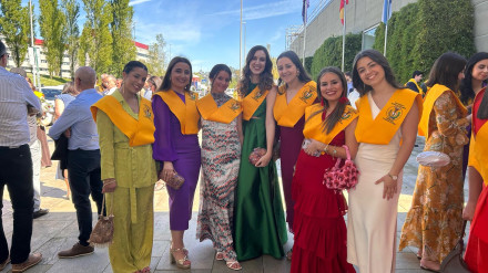 Recién graduadas en Medicina, en Santiago