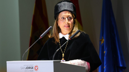 Imagen de la rectora de la USJ en el momento de su investidura.