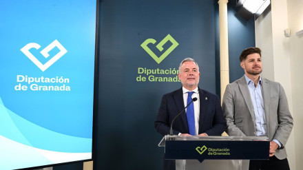 El portavoz del equipo de gobierno de la Diputación de Granada, Nicolás Navarro, y el diputado de Deportes e Instalaciones Deportivas, Eric Escobedo
