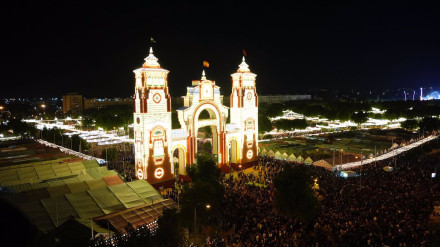 Así fue el 'alumbrao' de la Feria de Abril de Sevilla: más de 250 mil bombillas