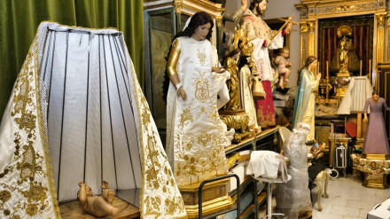 Imagen de la Virgen de los Desamparados del Mercado Central recién restaurada