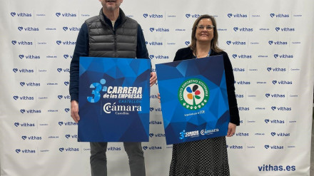 Andrés Vera, organizador e impulsor de la carrera y Amparo Marzal, directora gerente de Vithas Castellón.