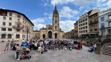 Escolares del colegio Amor de Dios acompañados por sus familias