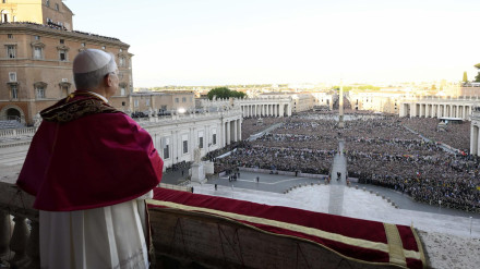 El Papa dirigiéndose a los fieles