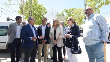 El presidente de los caseteros, Claudio Rodríguez, junto con el de la Diputación de Granada, Francis Rodríguez, y la alcaldesa, Marifrán Carazo