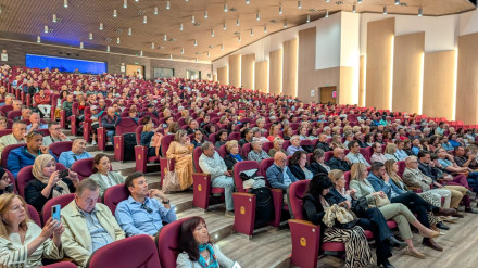 Patio de butacas del auditorio de Lorca en el encuentro de educación de adultos
