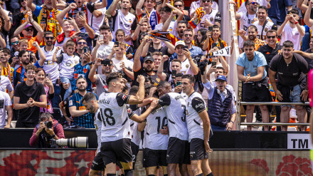 La goleada ante el Getafe hace soñar a Mestalla