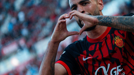 Omar Mascarell celebra su primer gol en Primera