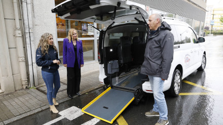 Martina Aneiros, Mar Ferreiro y e taxista José Ignacio Caínzos