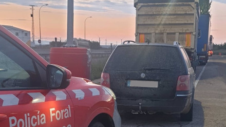 13/05/2025 Imagen del vehículo interceptado.Un conductor ha sido detenido en la A-68, en Ribaforada, por dar positivo en 4 en drogas y portar cocaína y hachís, tras adelantar a gran velocidad a un coche patrulla de la Policía Foral de Tudela.SOCIEDAD POLICÍA FORAL