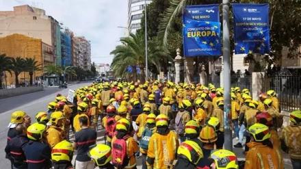 Bomberos protestando a las puertas de la Diputación de Alicante