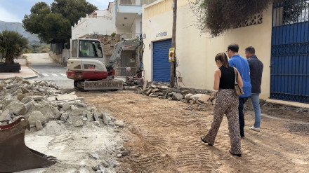 Mancomunidad y Ayuntamiento de Torrenueva Costa actúan mejorando la calle Peñón de Jolúcar