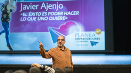 El fundador del festival Sonorama Ribera comparte su historia con alumnos del programa educativo Planea Emprendedores