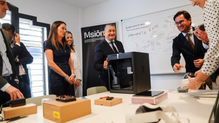 El consejero de la Presidencia, Interior, Diálogo Social y Simplificación Administrativa, Antonio Sanz, ha inaugurado en El Ejido, junto con el alcalde ejidense, Francisco Góngora, un centro de emprendimiento digital centrado en el agrotech.