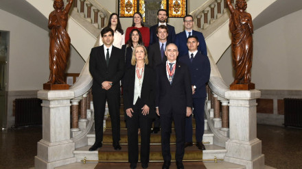 De izquierda a derecha, y de arriba hacia abajo, Adriana Boyer, Paula Ulla e Andrés García-Bengoechea John Pérez, Míriam Císcar, Fernando Frías e Álvaro Álvarez María José Gil (vicedecana) y José María Graíño (decano)
