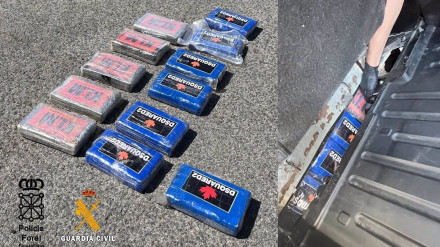 15/05/2025 En una caleta del vehículo interceptado en Zuasti se localizaron 14 kg de cocaína escondidos..Agentes de la Policía Foral, en una operación conjunta con la Guardia Civil de Navarra, han desmantelado una red nacional de tráfico de drogas que operaba en Navarra, Tarragona y Cambrils (Tarragona), tres de cuyos integrantes han ingresado en prisión. Como consecuencia de las actuaciones se han incautado 21 kilos de cocaína, diferentes cantidades de hachís y speed, 48.000 euro en metálico, 4 vehículos de alta gama (dos de ellos valorados en más de 200.000 euro), 8 teléfonos móviles y 2 escopetas.ESPAÑA EUROPA SOCIEDAD NAVARRAPOLICÍA FORAL