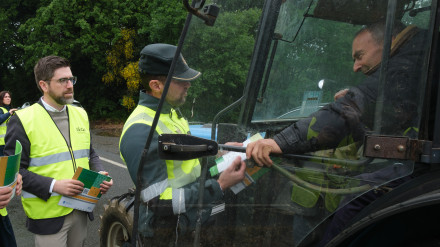 La Guardia Civil y la DGT colaborarán en la campaña de los tractores