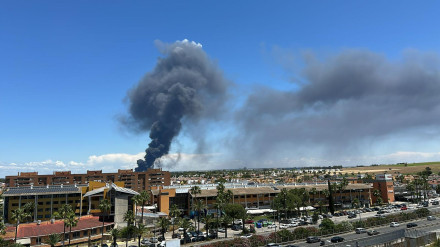Imagen del incendio de la nave de Alcalá en los primeros momentos