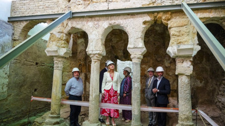 Patricia del Pozo (centro), durante la visita a los baños árabes de San Pedro, en Córdoba..La consejera de Cultura y Deporte de la Junta de Andalucía, Patricia del Pozo, ha visitado este jueves las obras de consolidación, puesta en valor y adecuación de los baños árabes de San Pedro, que comenzaron ayer miércoles 14 de mayo y que permitirán la apertura al público de este monumento singular de la ciudad de Córdoba.POLITICA ANDALUCÍA ESPAÑA EUROPA CÓRDOBA CULTURAFRANCISCO J. OLMO/EUROPA PRESS