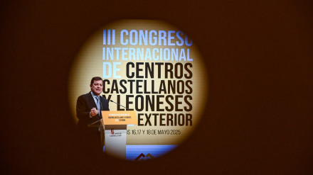 Inauguración del III Congreso de Centros de Castilla y León en el Exterior por parte del presidente de la Junta de Castilla y León, Alfonso Fernández Mañueco