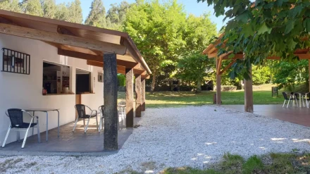 El ambigú es un sitio muy acogedor en plena zona de naturaleza