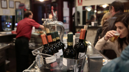 Una vista de un bar típico de Madrid