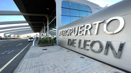 El aeropuerto de León ofrecerá este verano vuelos a siete destinos nacionales de playa