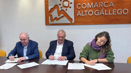 Firma del convenio en el Alto Gállego