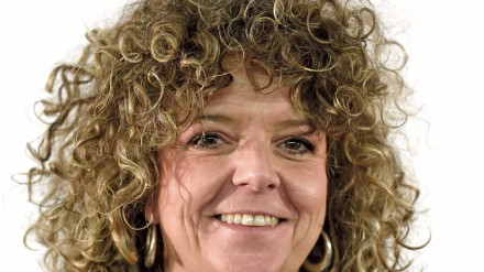 La diputada socialista Mari Cruz Rodríguez presenta su renuncia para permitir la entrada de Gallardo en la Asamblea