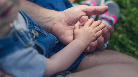 "Están destrozados": el drama de una familia entregada al acogimiento tras una pérdida irreparable