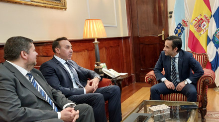 Cristóbal Dobarro con el dirigente del continente africano y Rey Varela