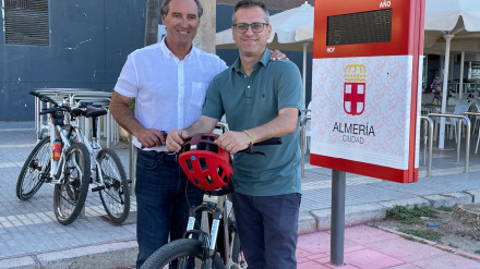 Inauguración contador de bicis en paseo maritimo