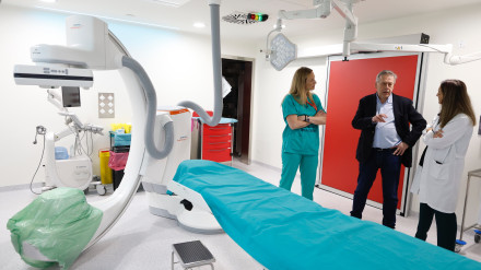El conselleiro de Sanidade visitó la sala de radiología del CHUF