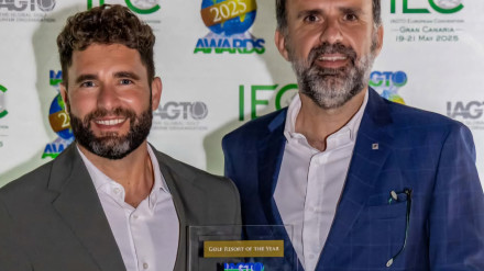 Bernat Llobera, director de Arabella Golf, recibe el galardón