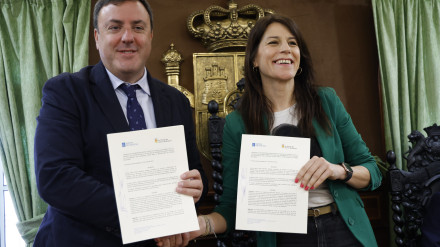 Valentín González Formoso y la conselleira  María Martínez Allegue