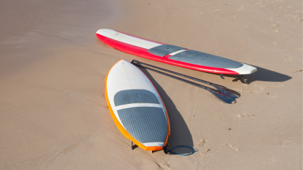 Foto de archivo de dos tablas de surf