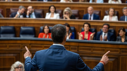 Pedro Sánchez, presidente del Gobierno de España, asiste durante el pleno del Congreso de los Diputados