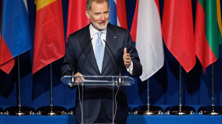 El Rey Felipe VI durante el Foro sobre el Futuro del Mediterráneo en el Palacio de Congresos, a 3 de abril de 2025 en Granada