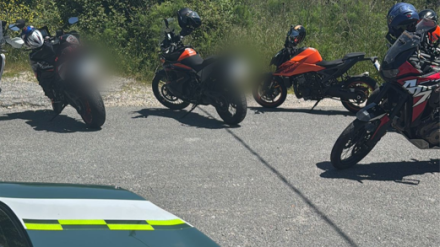 El grupo de motoristas fue interceptado por agentes de la Guardia Civil de Tráfico
