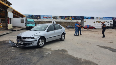 Coche siniestrado tras el atropello en Burela