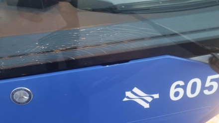 Deficiencia en la luna delantera de un autobús