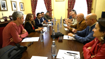 Reunión de los portavoces municipales con integrante de Foro ciudadano por el ferrocarril