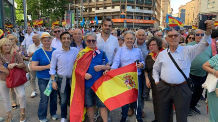 Los presidentes del PP de Ferrol y Narón con otros militantes en Madrid