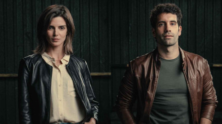 Clara Lago y Tamar Novas  protagonizan la serie Clanes de Netflix
