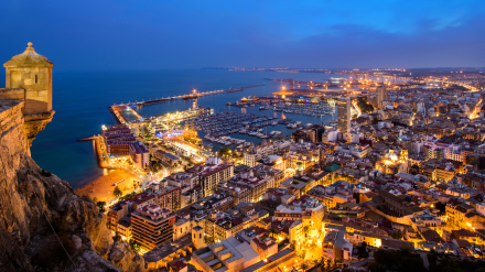 Alicante no ha bajado de los 21,6 grados en la última noche.