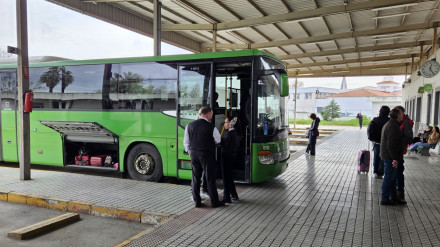 Los extremeños pueden solicitar desde este miércoles la tarjeta de transporte gratuito