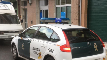 Coche Guardia Civil en Becerreá