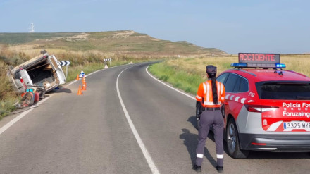 10/06/2025 Sucesos.- Tres heridos leves tras una salida de vía en Bardenas.Tres personas han resultado heridas leves la mañana del martes tras sufrir una salida de vía la furgoneta en la que circulaban por la NA-125 en Bardenas Reales.SOCIEDAD ESPAÑA EUROPA NAVARRAPOLICÍA FORAL